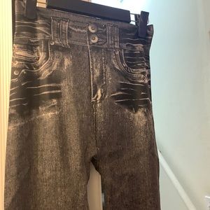 Leggings resembling jeans. Stretchy